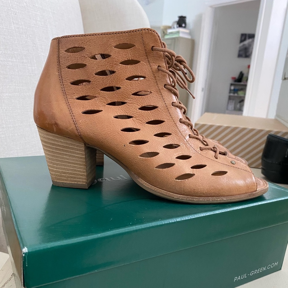 EUC Womens Paul Green Bali Sandal heels. Cuoio leather. Sz 9. Lace up heel shoe